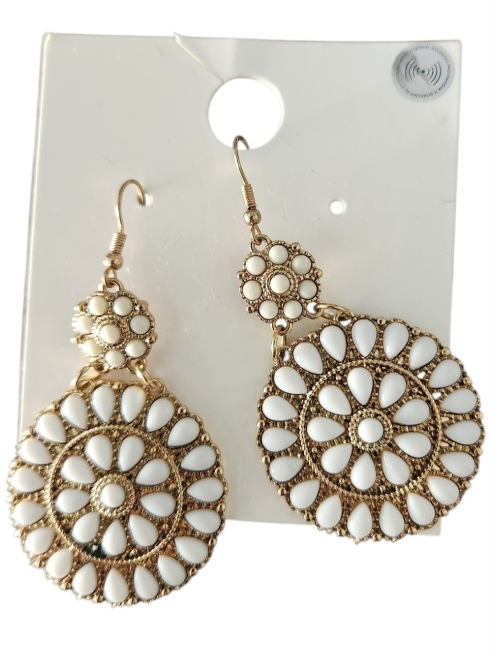 Retro Gold With White Floral Medallion Drop Earrings - Women Jewelry 60s Costume